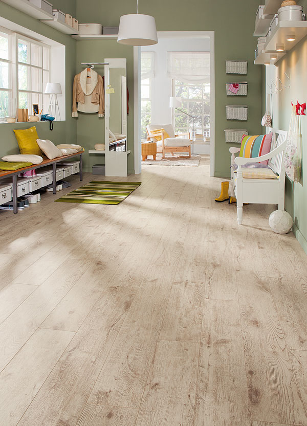 Ламинат Haro Tritty 100 дуб юрский белый 526666 фото в интерьере Ламинат Haro Tritty 100 дуб юрский белый 526666 фото в интерьере